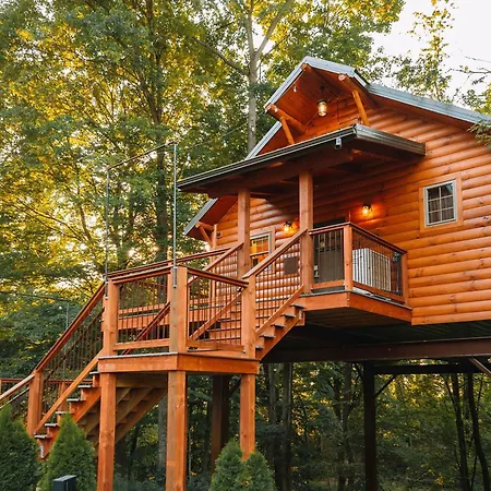 Cricket Hill Treehouse C By Amish Country Lodging